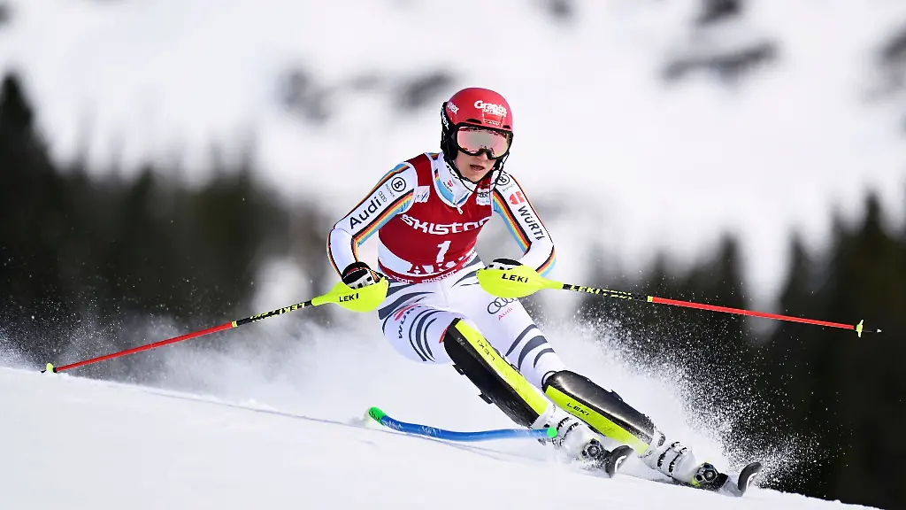 Ski-Ass-Lena-Duerr-kam-beim-Weltcup-im-schwedischen-Are-trotz-zwischenzeitlicher-Fuehrung-nur-auf-Rang-fuenf
