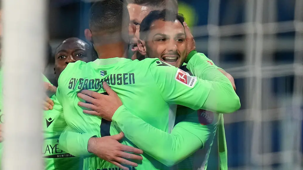 Sandhausens-Ahmed-Kutucu-jubelt-nach-dem-1-1