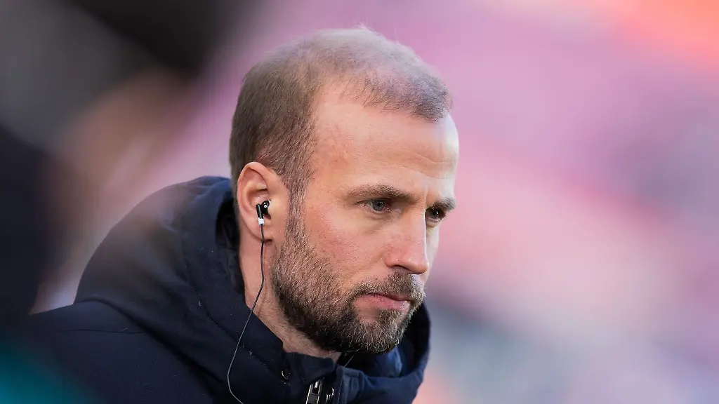 Hoffenheims-Trainer-Sebastian-Hoeness-vor-dem-Spiel