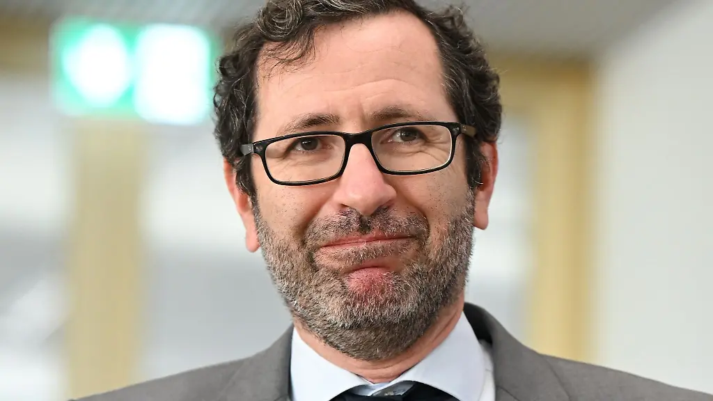 Giuseppe-Lipani-nimmt-an-der-Sitzung-des-Untersuchungsausschusses-teil