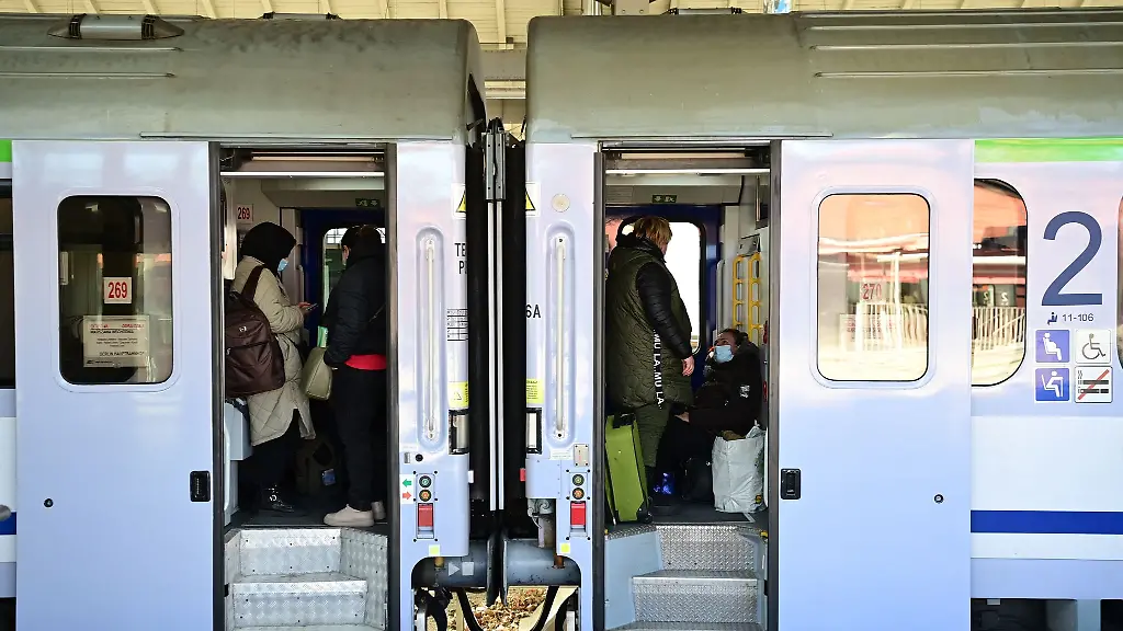 Fluechtlinge-aus-der-Ukraine-fahren-mit-dem-Zug-nach-Deutschland