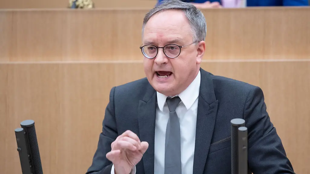 Andreas-Stoch-SPD-spricht