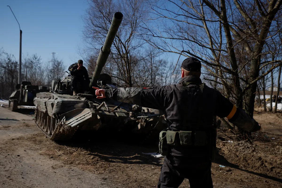 2022-03-10T160256Z-1063395865-RC2FZS9JQ4H1-RTRMADP-3-UKRAINE-CRISIS-BROVARY-TANKS