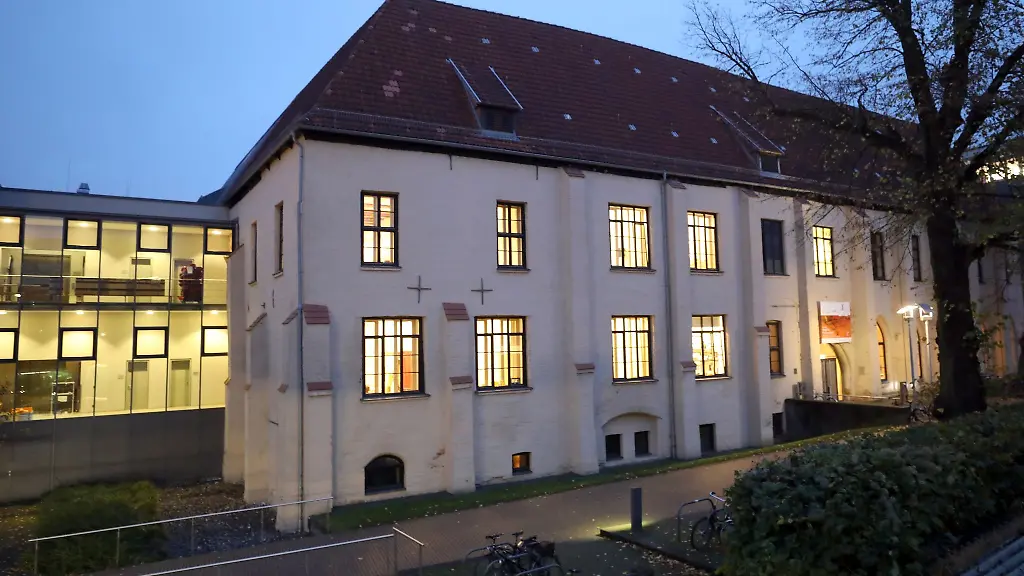 Die-Hochschule-fuer-Musik-und-Theater-HMT-im-ehemaligen-Katharinenkloster