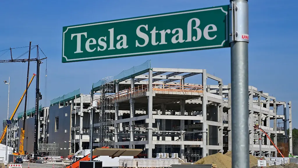 Die-Baustelle-der-Tesla-Fabrik-Berlin-Brandenburg