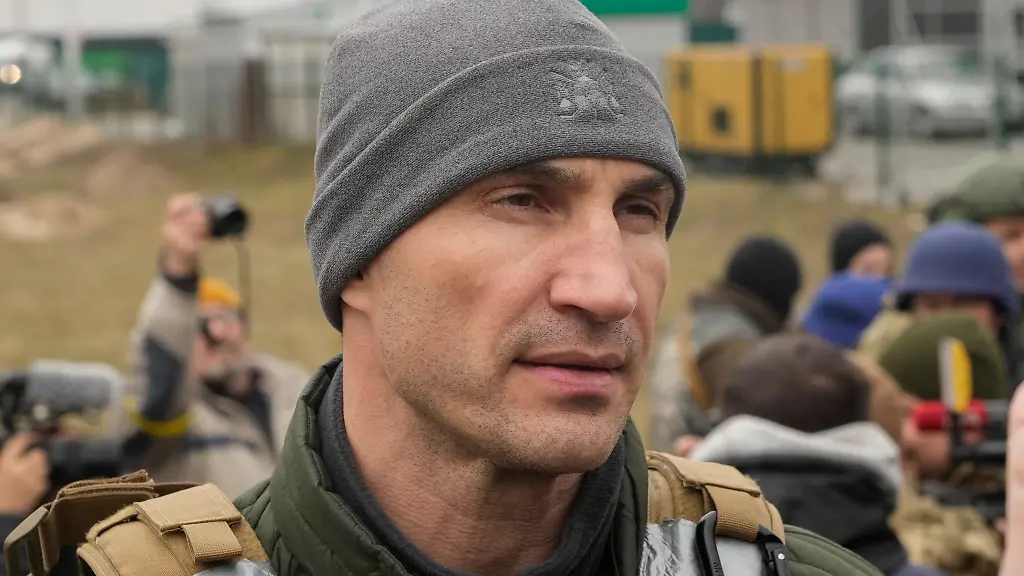 Ex-Box-Weltmeister-Wladimir-Klitschko-ist-in-Kiew-und-verteidigt-sein-Land