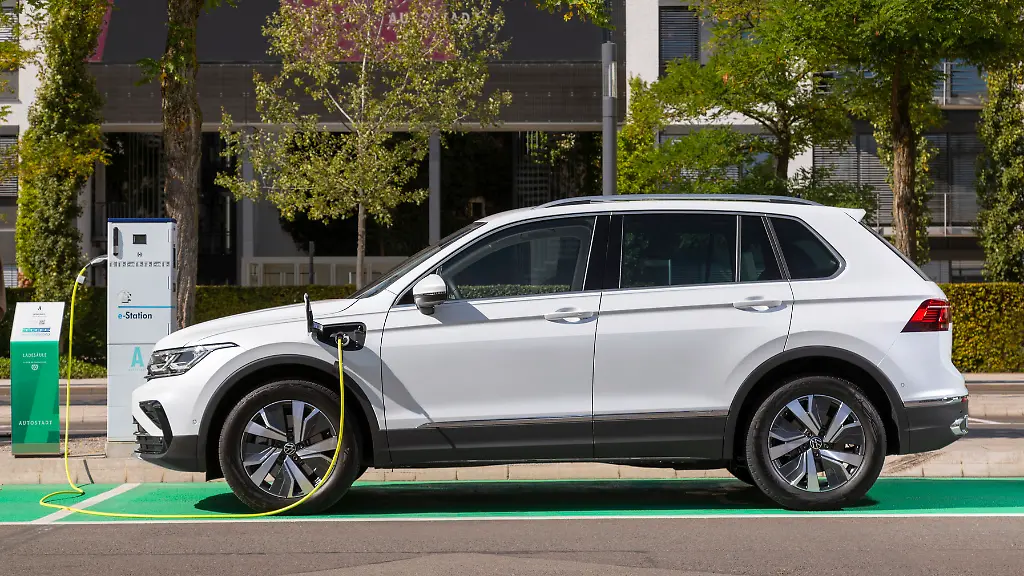 DB2020AU01508-medium