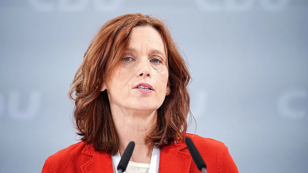 Karin-Prien-spricht-beim-Bundesparteitag-der-CDU