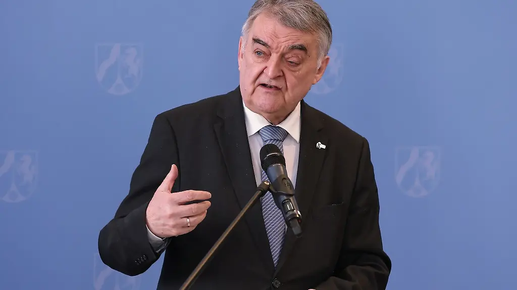 Herbert-Reul-CDU-r-Innenminister-von-Nordrhein-Westfalen