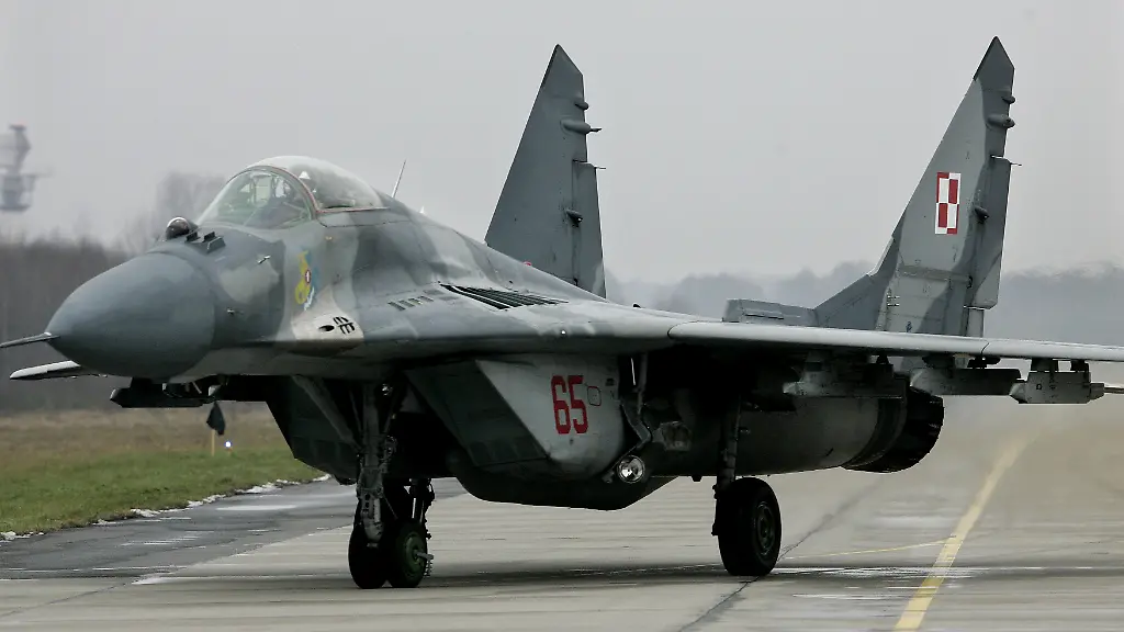 2005-12-06T120000Z-1675409242-RP2DSFHCZAAC-RTRMADP-3-POLAND