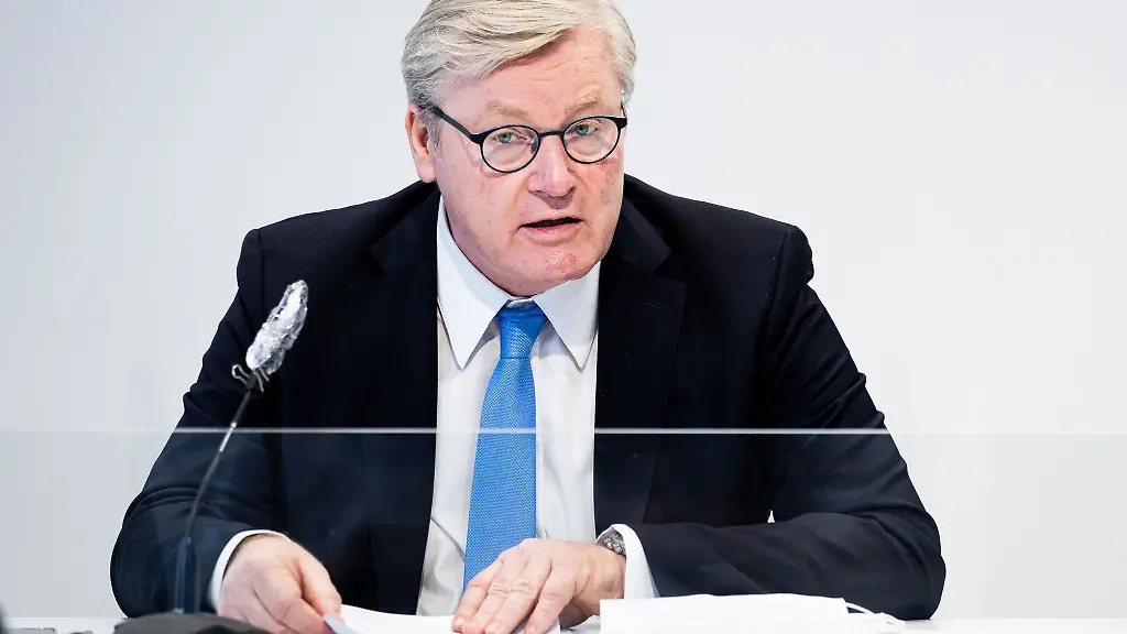 Bernd-Althusmann-CDU-Wirtschaftsminister-von-Niedersachsen-spricht