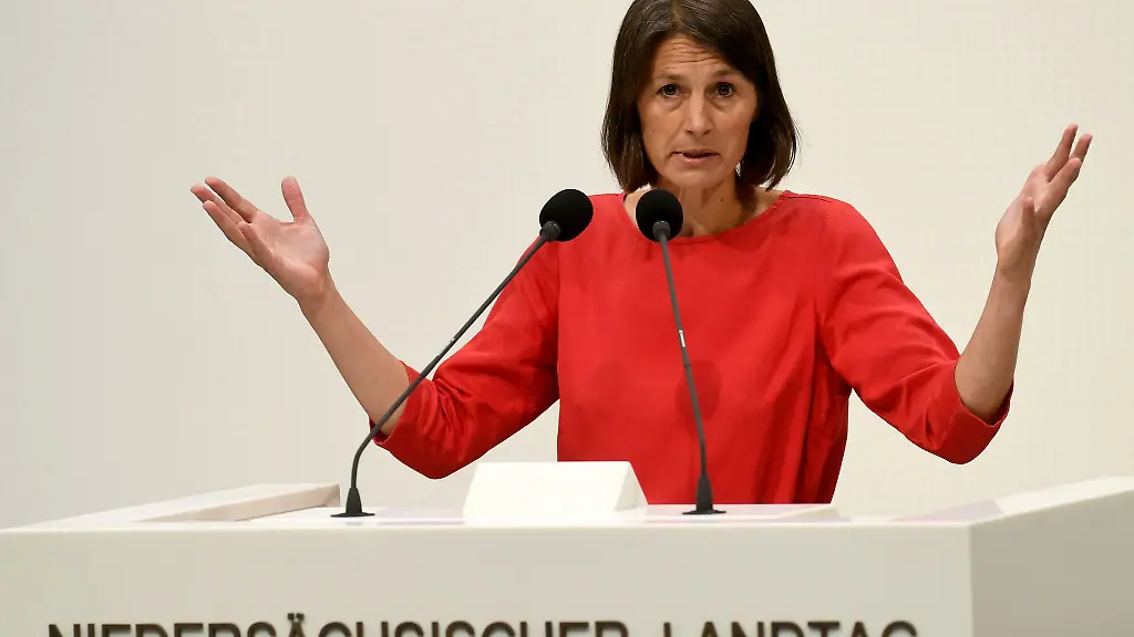 Miriam-Staudte-Buendnis90-Die-Gruenen-gestikuliert