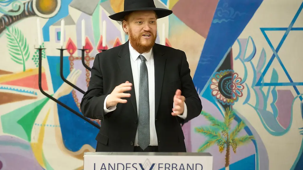 Landesrabbiner-David-Schwezoff-spricht-im-Gemeindesaal-in-Koblenz