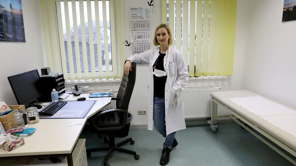 Verena-Kolbe-Rechtsmedizinerin-steht-in-der-Opferambulanz-im-Institut-fuer-Rechtsmedizin-der-Universitaetsmedizin-Rostock