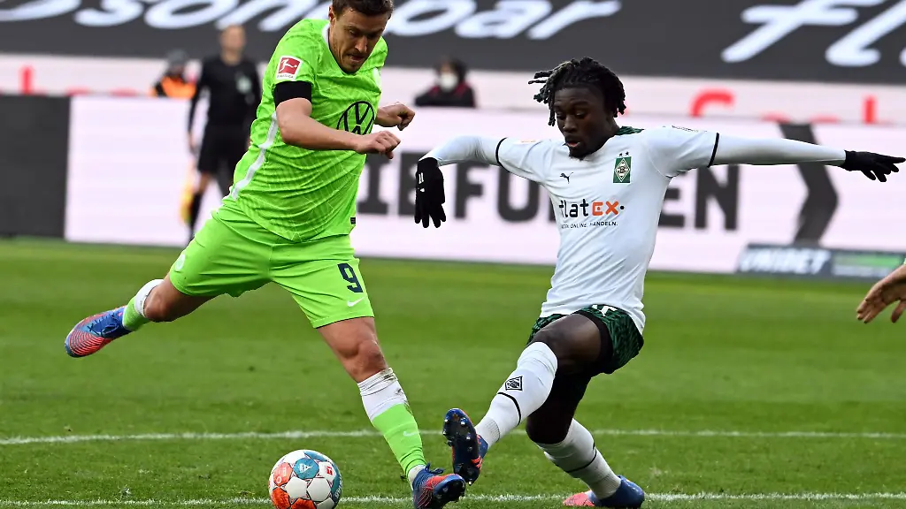 Max-Kruse-l-kaempft-um-den-Ball