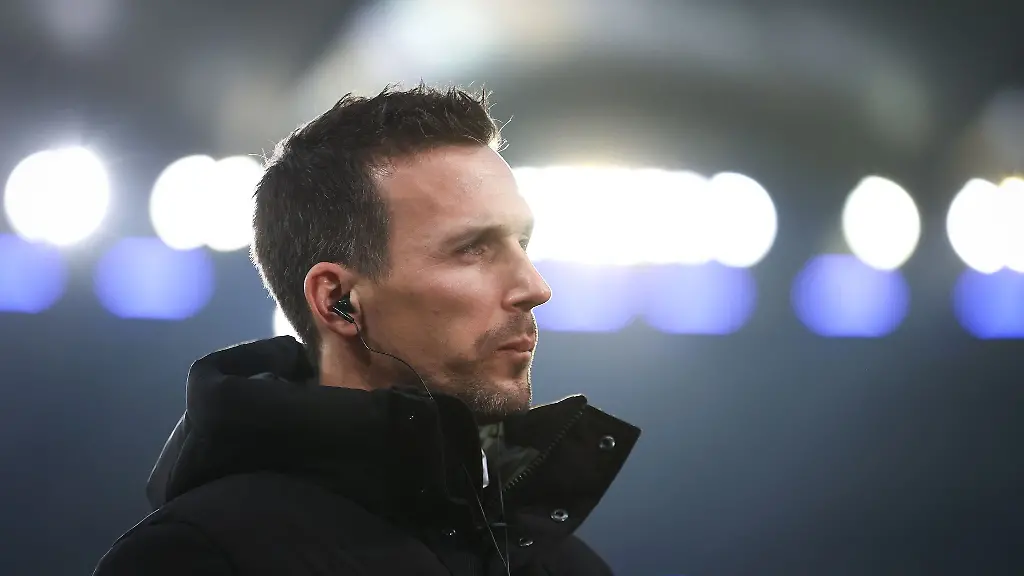 Karlsruhes-Trainer-Christian-Eichner-gibt-ein-Interview