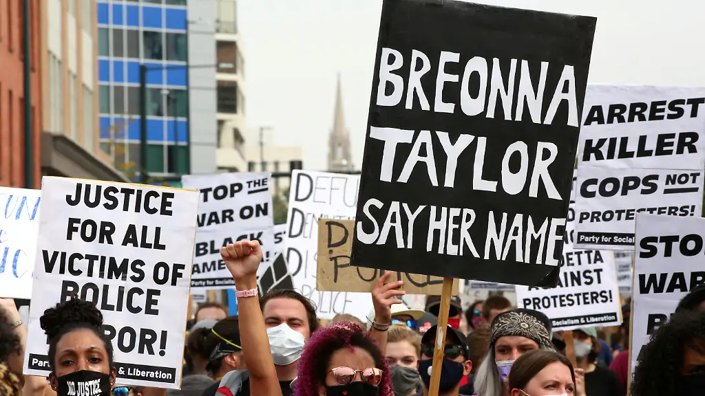 2022-02-23T163900Z-1471765698-RC2SPS9NE7SC-RTRMADP-3-USA-RACE-BREONNA-TAYLOR