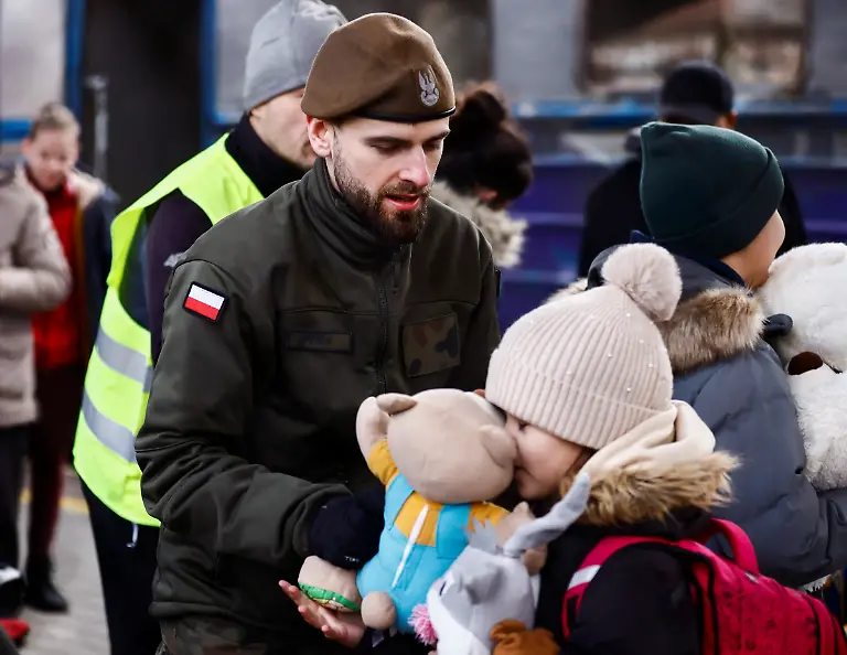 2022-03-03T130626Z-2133584725-RC20VS9Z2H4N-RTRMADP-3-UKRAINE-CRISIS-POLAND