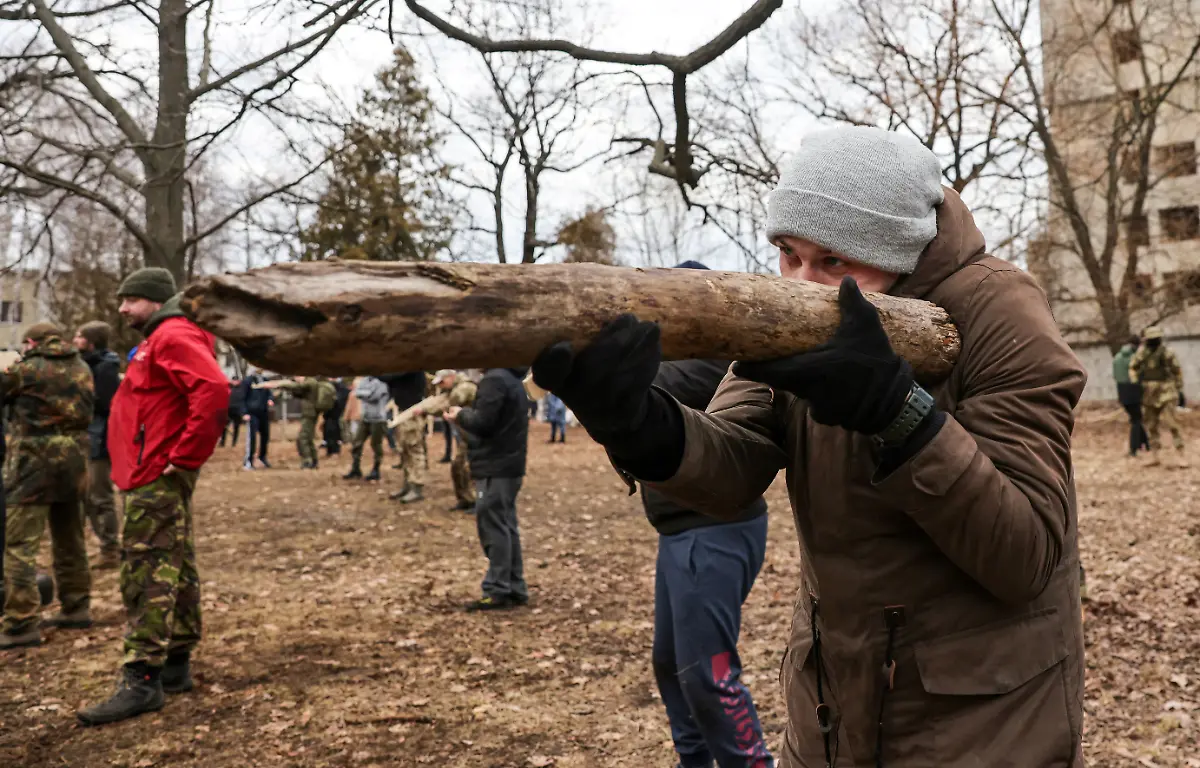 2022-02-19T155042Z-1087459590-RC20NS944H43-RTRMADP-3-UKRAINE-CRISIS-DEFENCE