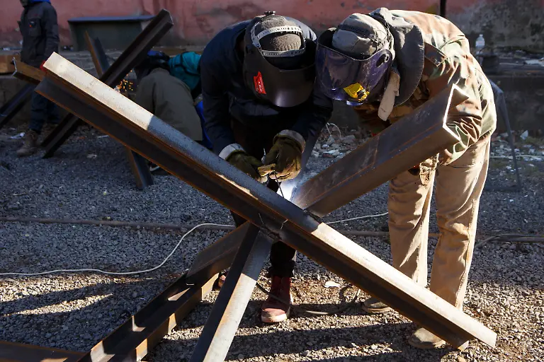 2022-02-27T184832Z-1125230300-RC2FSS9ZRBE9-RTRMADP-3-UKRAINE-CRISIS