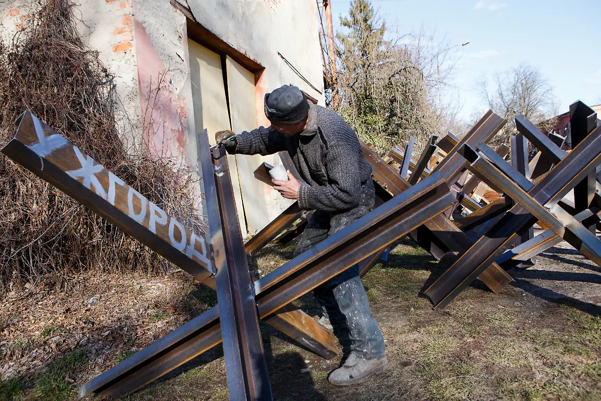 2022-02-27T184819Z-1125466258-RC2FSS9X0VGA-RTRMADP-3-UKRAINE-CRISIS