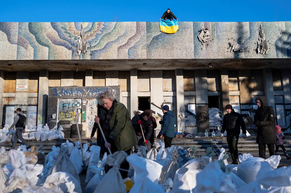 2022-02-28T221708Z-1186146410-RC23TS9NCEKE-RTRMADP-3-UKRAINE-CRISIS-ZHYTOMYR