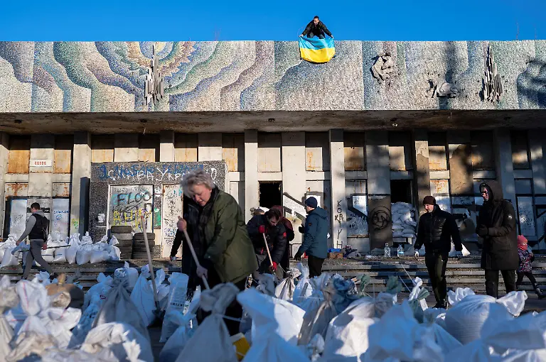 2022-02-28T221708Z-1186146410-RC23TS9NCEKE-RTRMADP-3-UKRAINE-CRISIS-ZHYTOMYR