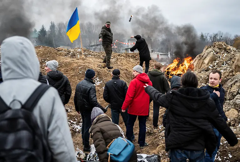 2022-03-01T214231Z-126563153-RC2QTS9SWES4-RTRMADP-3-UKRAINE-CRISIS-ZHYTOMYR