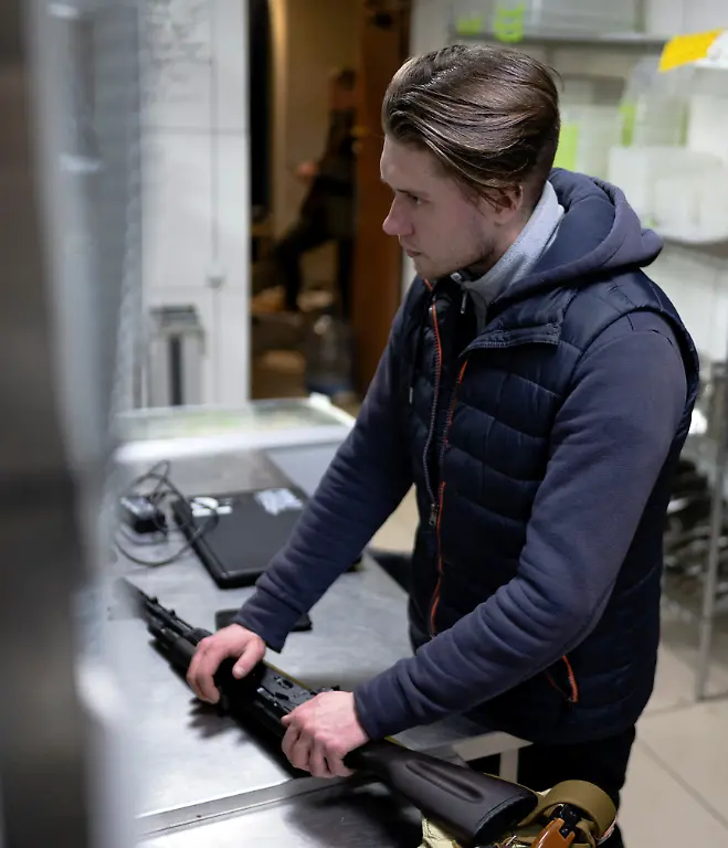 2022-02-28T213343Z-1170057380-RC2MSS9X9HLG-RTRMADP-3-UKRAINE-CRISIS-ZHYTOMYR