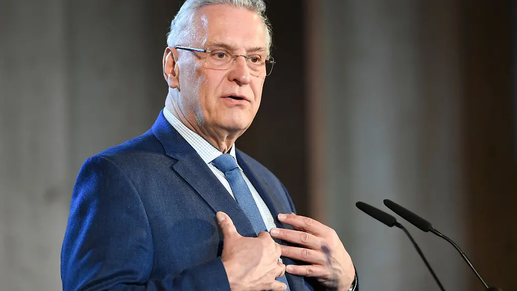 Bayerns-Innenminister-Joachim-Herrmann-CSU-spricht