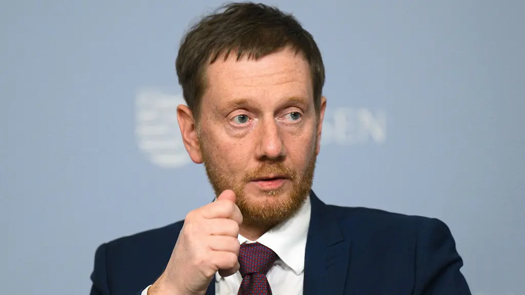 Sachsens-Ministerpraesident-Michael-Kretschmer-spricht-waehrend-der-Kabinettspressekonferenz