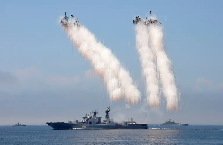 russia-navy-warship-missile