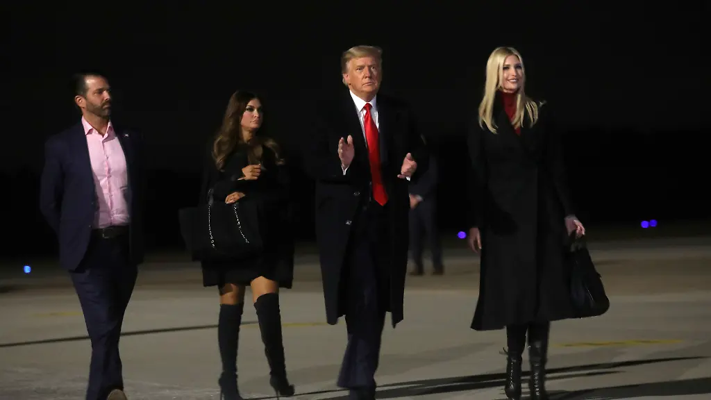 2021-01-05T043115Z-1155077159-RC2G1L965Z4A-RTRMADP-3-USA-ELECTION-GEORGIA