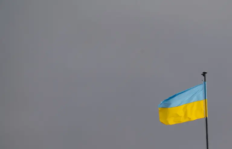 Die-Flagge-der-Ukraine-ist-zum-Symbol-des-Protestes-gegen-den-russischen-Krieg-geworden