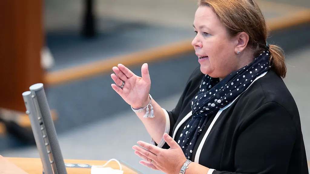 Ursula-Heinen-Esser-CDU-spricht