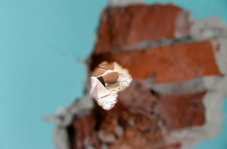 2022-02-25T093919Z-653667571-RC2XQS9FXRYN-RTRMADP-3-UKRAINE-CRISIS