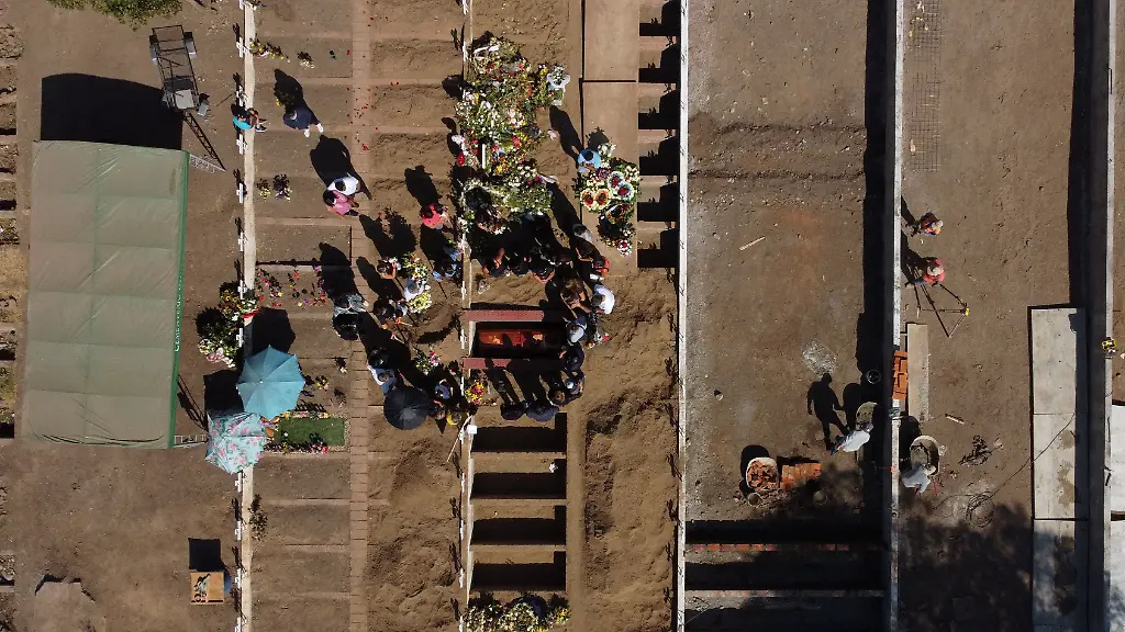 2022-02-18T162338Z-1746760176-RC2BMS9G87UN-RTRMADP-3-HEALTH-CORONAVIRUS-CHILE