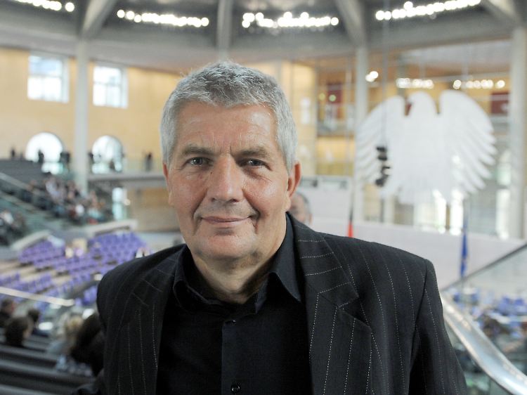Neuer Chef der Bundesbehörde für die Hinterlassenschaft der DDR-Staatssicherheit wird der ehemalige DDR-Bürgerrechtler Roland Jahn.