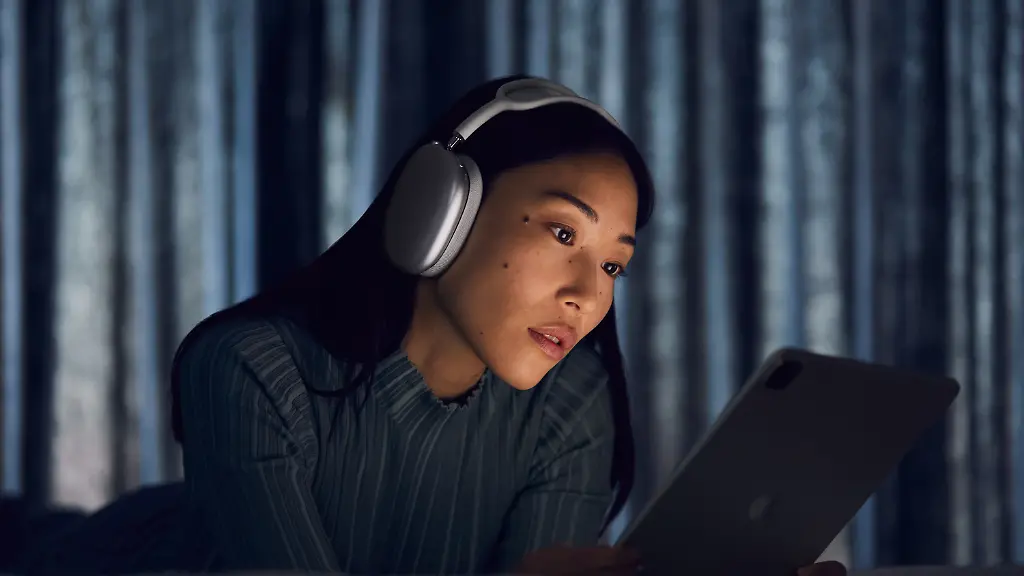 apple-airpods-max-listening-experience-2-12082020