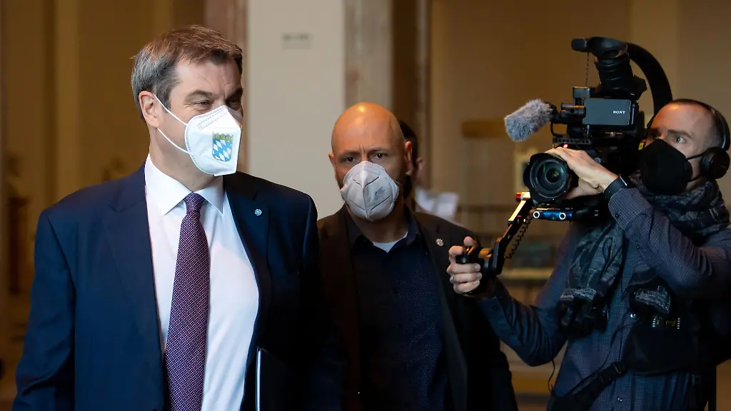 Markus-Soeder-l-CSU-Ministerpraesident-von-Bayern-kommt-im-bayerischen-Landtag-zu-einer-Sitzung-der-CSU-Landtagsfraktion