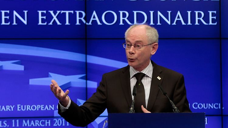 Moderne Kommunikation: Herman Van Rompuy twitterte rasch die Ergebnisse.