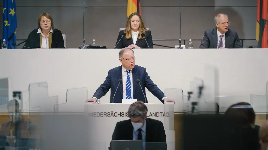 Stephan-Weil-SPD-Ministerpraesident-von-Niedersachsen-haelt-eine-Rede-im-niedersaechsischen-Landtag