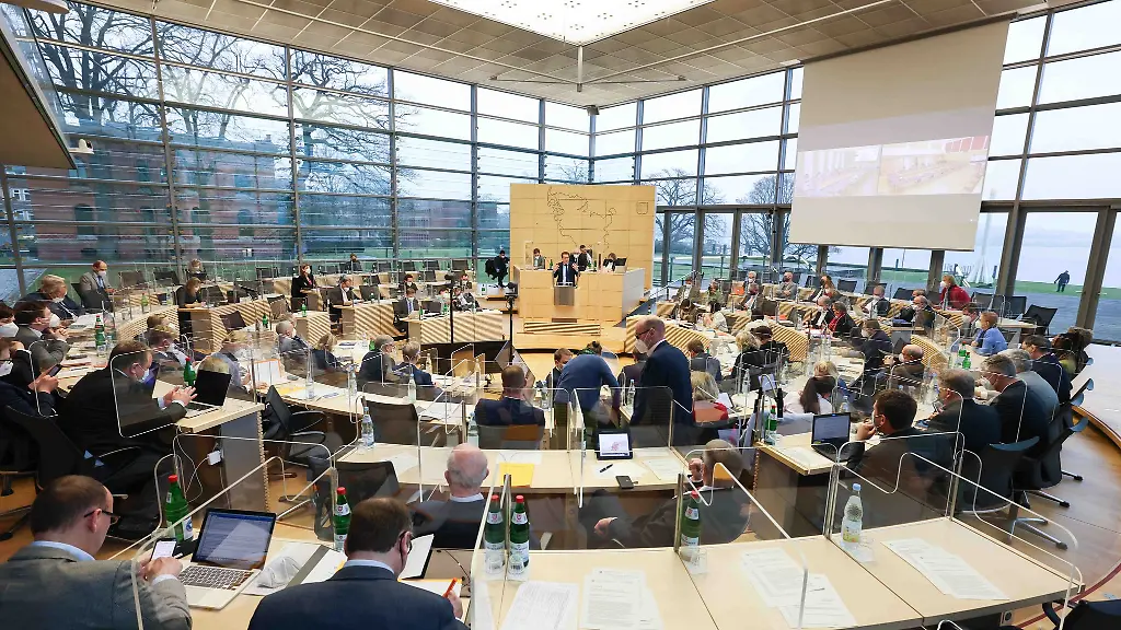 Sitzung-des-Landtags-im-Landeshaus