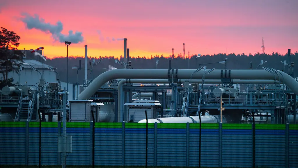 Spaetestens-jetzt-ist-doch-der-Zeitpunkt-da-dieses-Projekt-auf-Halt-zu-stellen-und-deutlich-zu-machen-Jetzt-bitte-alle-Schalter-umstellen-auf-erneuerbare-Energien-sagte-Oezdemir