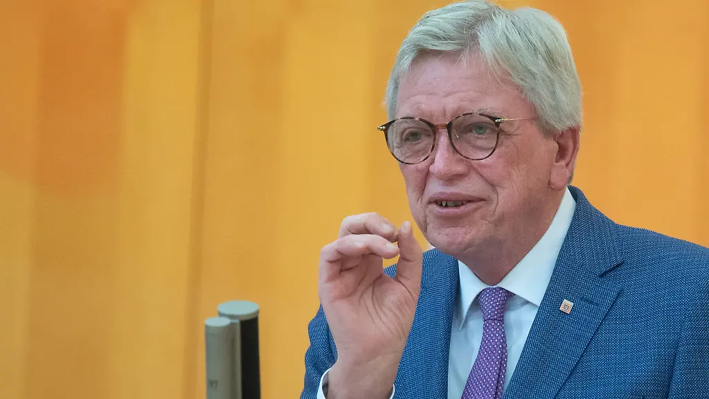 Volker-Bouffier-CDU-Ministerpraesident-von-Hessen-spricht