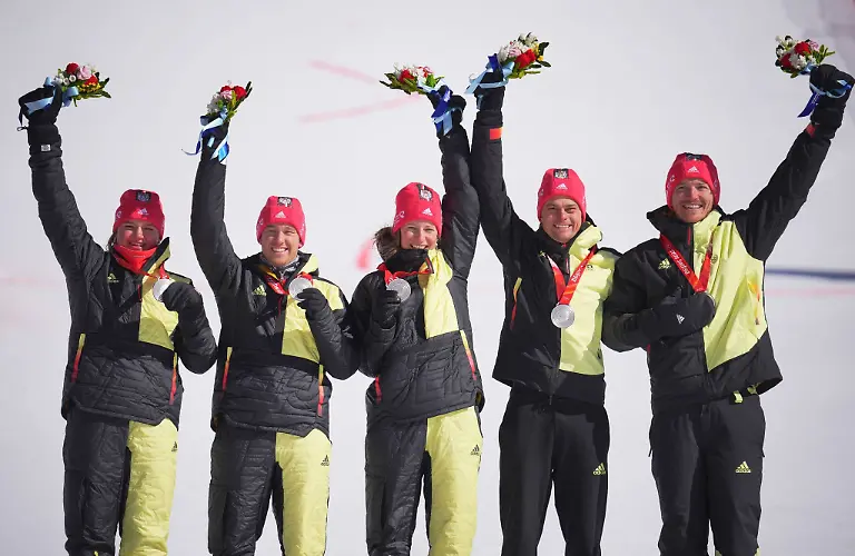 Das-deutsche-Team-hat-zum-Abschluss-der-Olympischen-Spiele-die-Silbermedaille-gewonnen