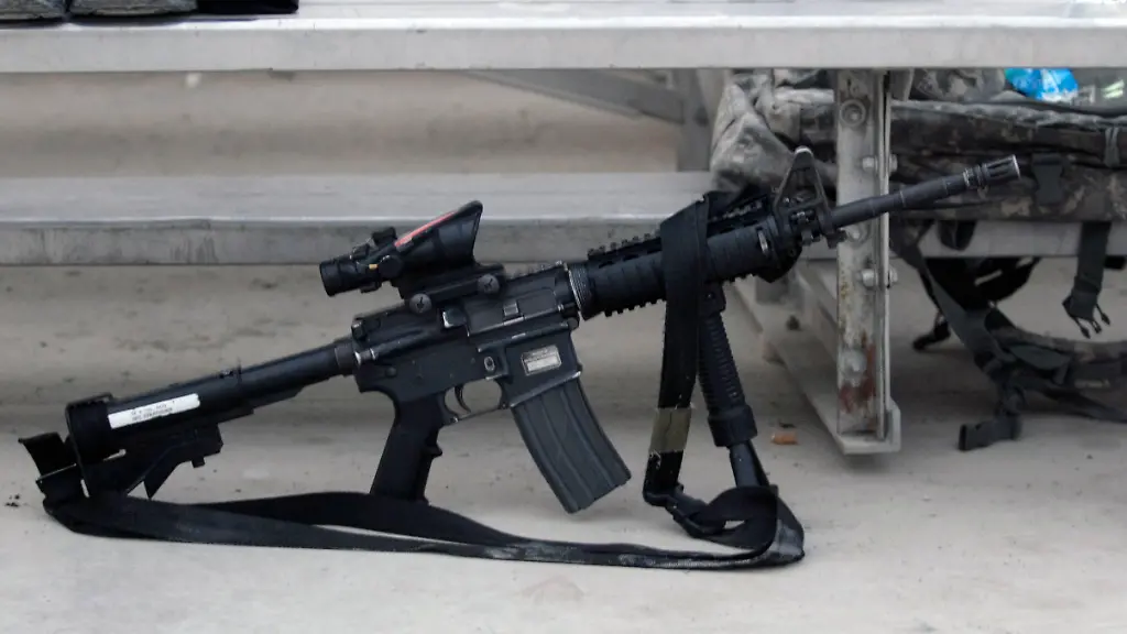 2009-11-02T120000Z-1588710785-GM1E5B21NBZ01-RTRMADP-3-AFGHANISTAN