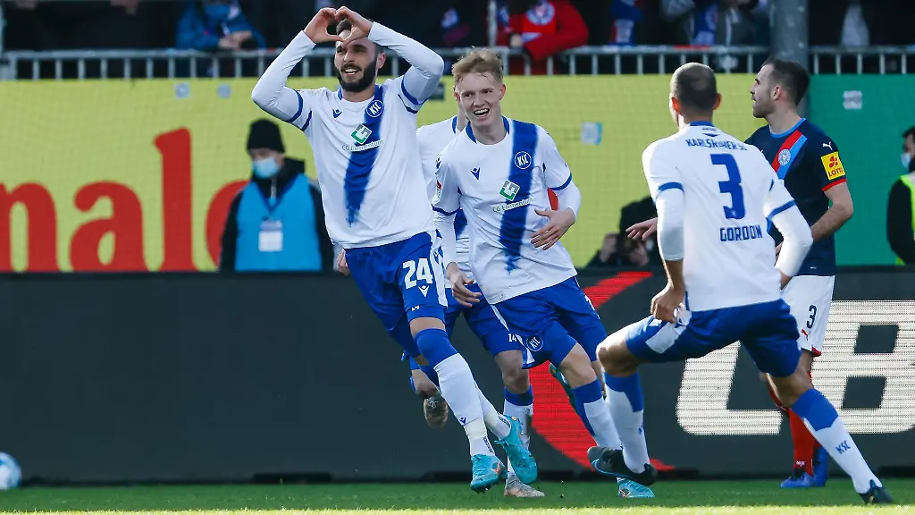 Karlsruhes-Fabian-Schleusener-l-jubelt-nach-dem-2-0