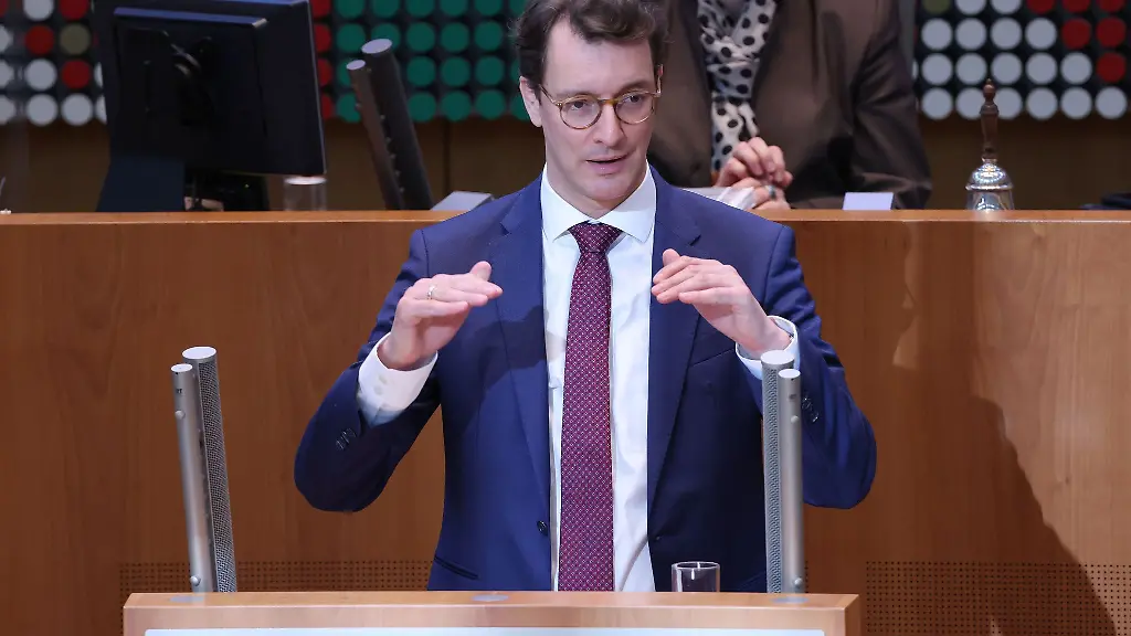 Hendrik-Wuest-CDU-Ministerpraesident-von-Nordrhein-Westfalen-spricht