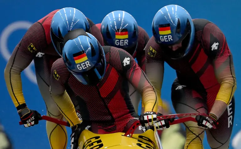 Johannes-Lochner-vorn-stellte-mit-seiner-Crew-in-4-85-Sekunden-den-Startrekord-auf